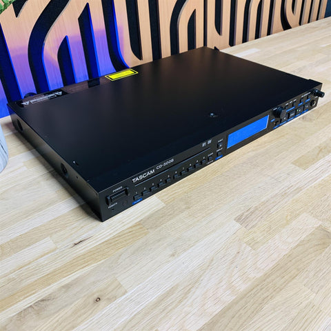 Tascam CD-500B Balanced Single-rackspace CD Player Tascam CD-500B Balanced Single-rackspace CD Player