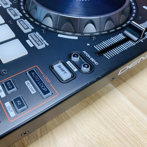 Denon MC7000 Professional 4-channel DJ controller & Odyssey Flight Case