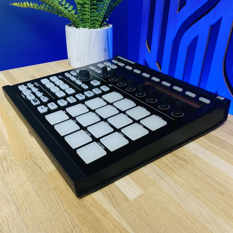 Native Instruments Maschine Controller MK2 With UDG Case & Decksaver Native Instruments Maschine Controller MK2 With UDG Case & Decksaver