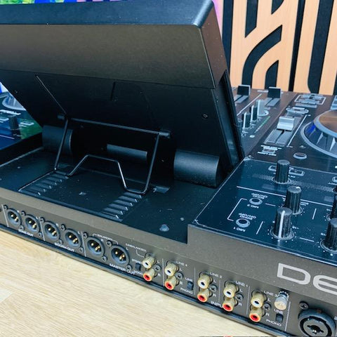 Denon DJ Prime 4 Standalone DJ Controller Denon DJ Prime 4 Standalone DJ Controller