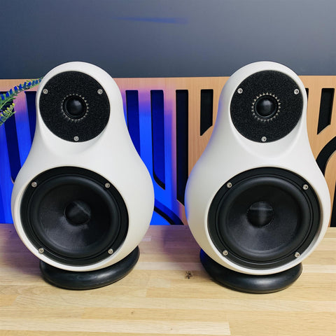 Jern 11 Cast-Iron Bookshelf Speakers (Pair) Jern 11 Cast-Iron Bookshelf Speakers (Pair)