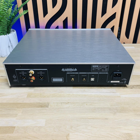 TEAC Distinction CD-3000 SACD Player TEAC Distinction CD-3000 SACD Player