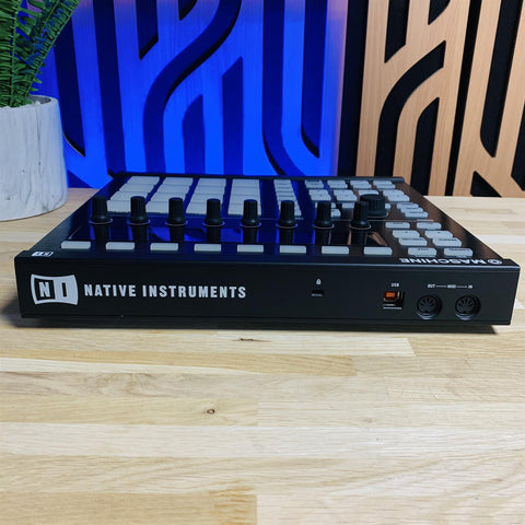 Native Instruments Maschine Controller MK2 With UDG Case & Decksaver Native Instruments Maschine Controller MK2 With UDG Case & Decksaver