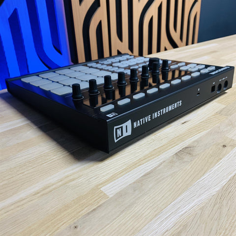 Native Instruments Maschine Controller MK2 With UDG Case & Decksaver Native Instruments Maschine Controller MK2 With UDG Case & Decksaver