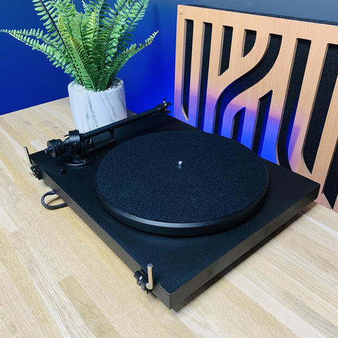 Pro-Ject Debut III turntable with Ortofon OM5E Cartridge and Stylus Pro-Ject Debut III turntable with Ortofon OM5E Cartridge and Stylus