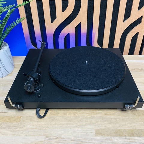 Pro-Ject Debut III turntable with Ortofon OM5E Cartridge and Stylus Pro-Ject Debut III turntable with Ortofon OM5E Cartridge and Stylus