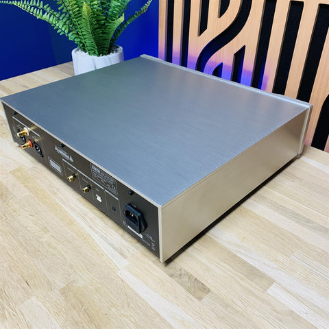 TEAC Distinction CD-3000 SACD Player TEAC Distinction CD-3000 SACD Player