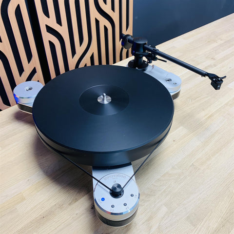 Clearaudio Innovation Basic Turntable Black With Tracer Carbon Black 9" Radial Tonearm & Concept MC Cartridge