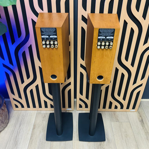 Linn Katan Audiophile Bookshelf Speakers & Stands