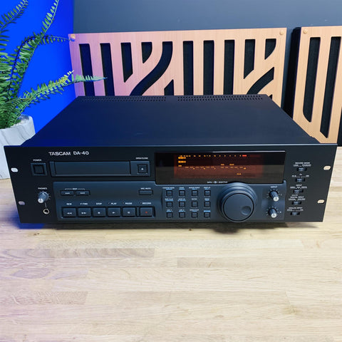 Tascam DA40 Digital Audio Tape Deck