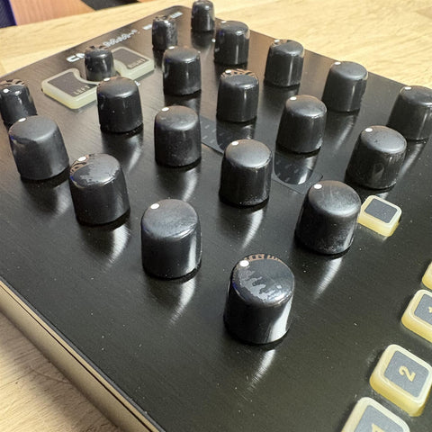 Behringer CMD-MM 1 DJ Midi Controller
