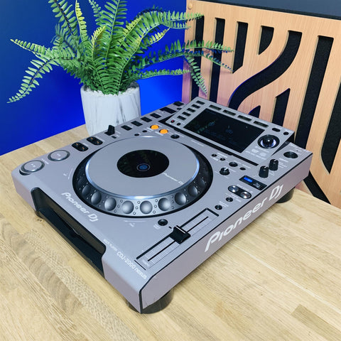 Pioneer CDJ-2000NXS Professional DJ Media Pro Multi Player