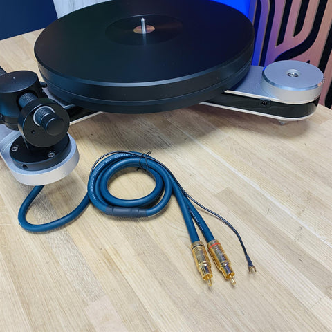 Clearaudio Innovation Basic Turntable Black With Tracer Carbon Black 9" Radial Tonearm & Concept MC Cartridge