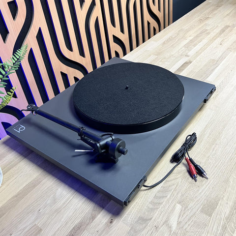 Rega P1 Planar 1 Turntable Rega Carbon Cartridge