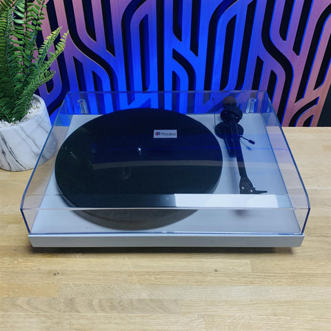 Pro-ject Debut Carbon RPM3 Turntable (Light Grey) Ortofon 2M Red Cartridge