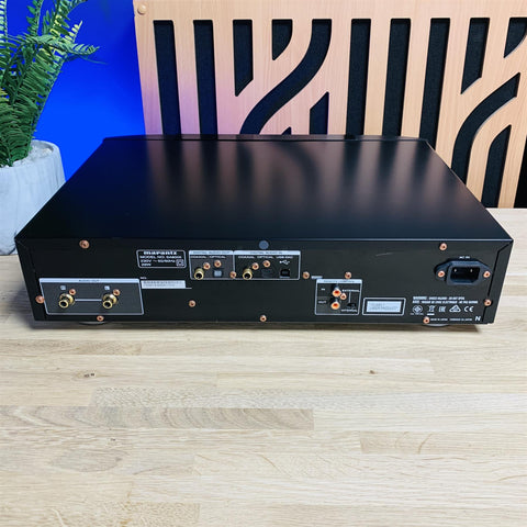 Marantz SA8005 Super Audio CD Player