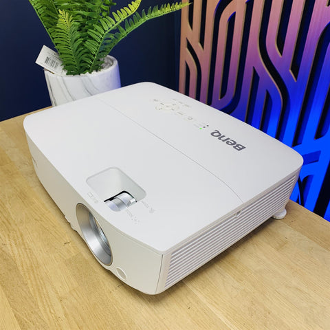 BenQ W1050 Digital Projector HD 1080P 2200 Lumens Inc Remote