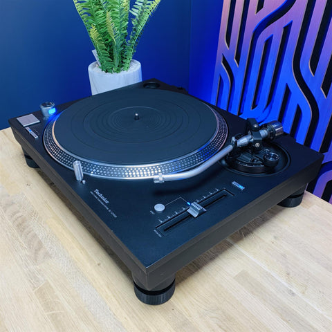 Technics SL-1210 GR Grand Class Direct Drive Turntable