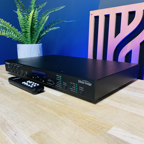 Silicon Image DVDO iScan Ultra Video Processor w/ Remote and Cables