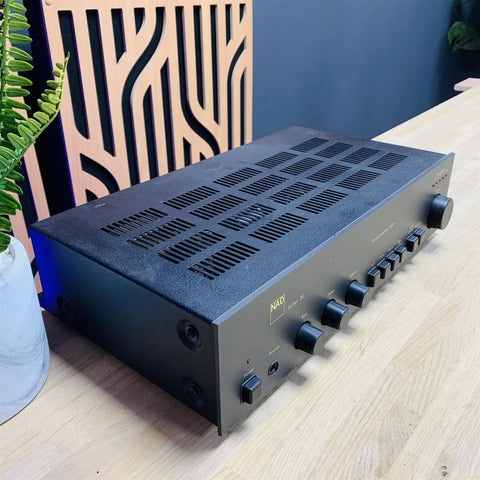 NAD 3020 Stereo Amplifier