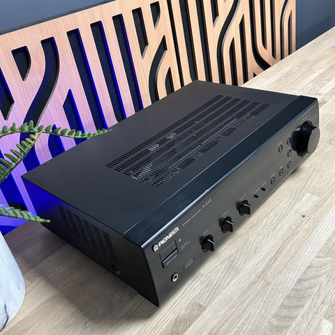 Pioneer A204R Stereo Integrated Amplifier Inc Remote Control