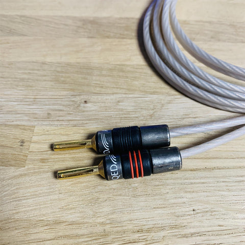 QED Silver Special 25th Anniversary Edition Speaker Cable 1.5m fitted with QED Airloc Banana Connectors