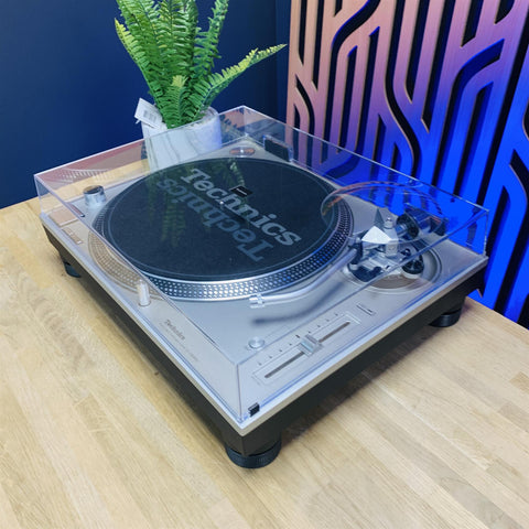 Technics SL-1200 MK7 Direct Drive DJ Turntable
