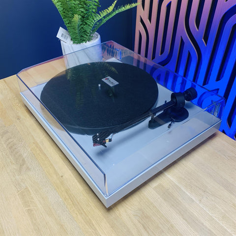 Pro-ject Debut Carbon RPM3 Turntable (Light Grey) Ortofon 2M Red Cartridge