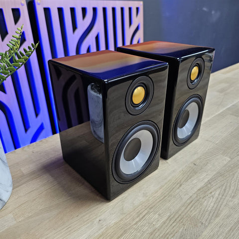 Monitor Audio Radius 90 Speakers (Pair) with Wall Brackets