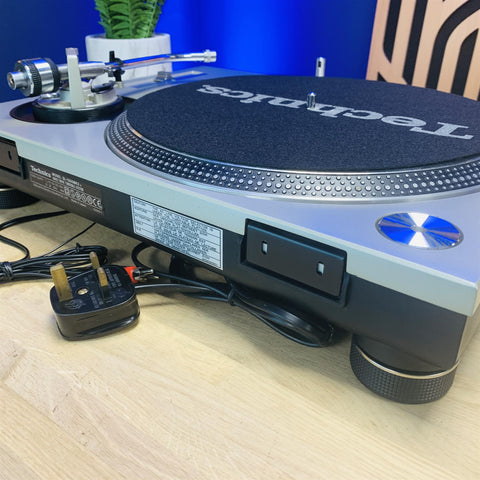 Technics SL-1200 MK2 Turntable