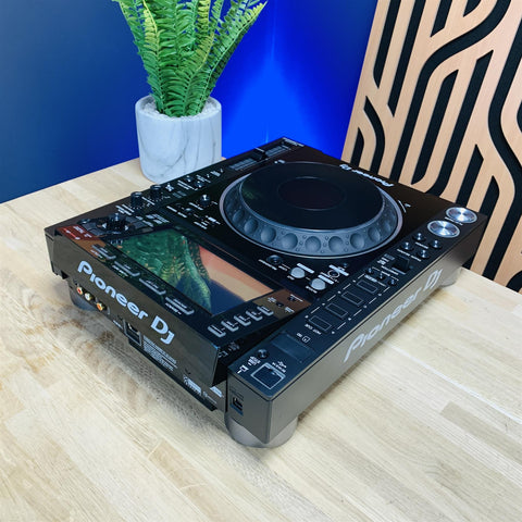 Pioneer DJ CDJ-2000NXS2 Professional DJ multi player with disc drive