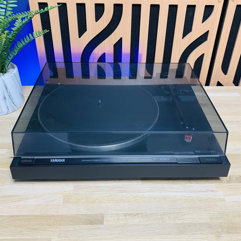 Yamaha P-220 Semi-Automatic Belt-Driven Turntable
