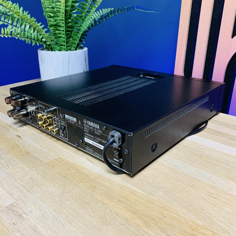 Yamaha R-1330 AM/FM Stereo Receiver with iPod Dock inc. Remote