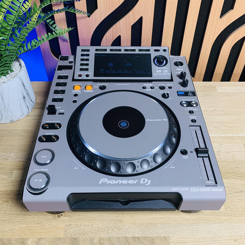 Pioneer CDJ-2000NXS Professional DJ Media Pro Multi Player