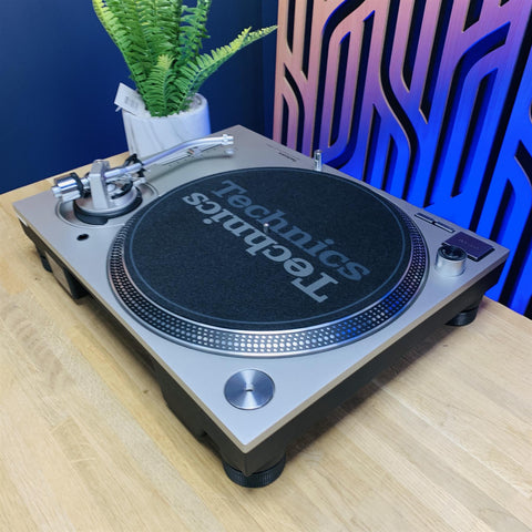 Technics SL-1200 MK7 Direct Drive DJ Turntable