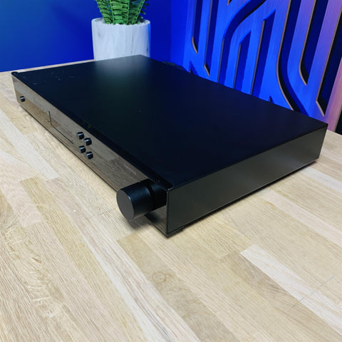 B&W Aura TU80 AM/FM Tuner