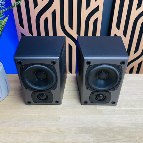 Miller & Kreisler M&K LCR-26 x 3 with 2 x K4BK Surround Sound Speaker Set