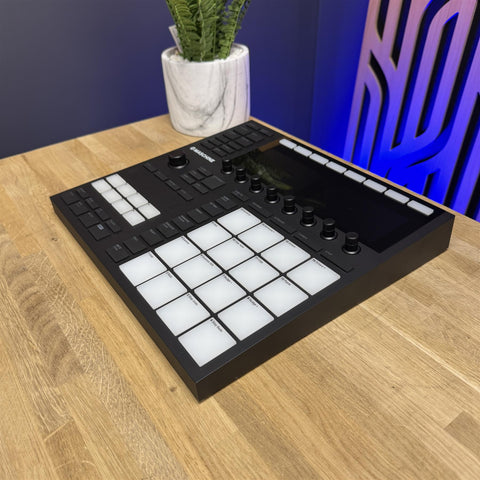 Native Instruments Maschine MK3 Groove Production Studio