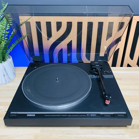 Yamaha P-220 Semi-Automatic Belt-Driven Turntable