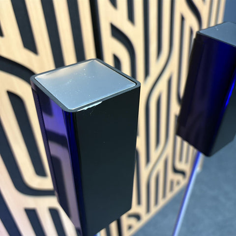 LOEWE S1 Stereo Speakers With Stands