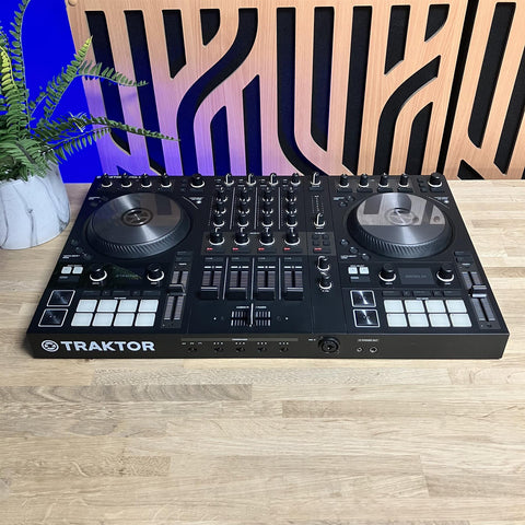 Native Instruments Traktor S4 MK3 Controller Inc Flight Case