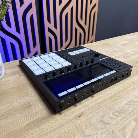 Native Instruments Maschine MK3 Groove Production Studio