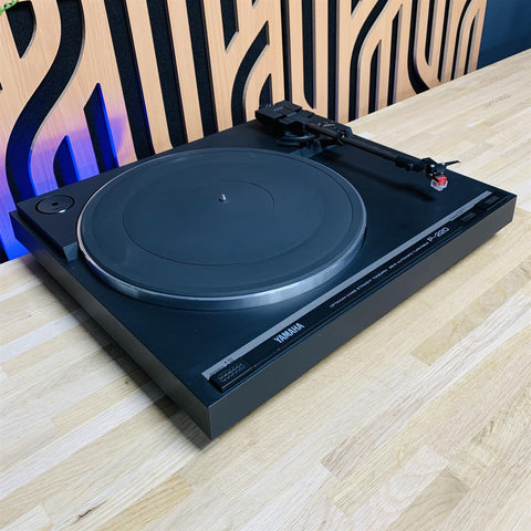 Yamaha P-220 Semi-Automatic Belt-Driven Turntable