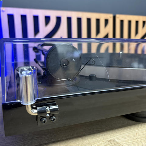 Pro-ject X1 B Turntable