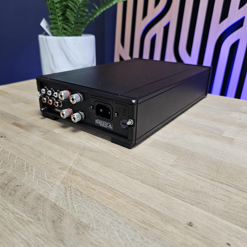 Rega IO Amplifier