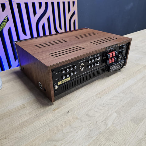 Sansui AU-555A Solid State Stereo Control Amplifier