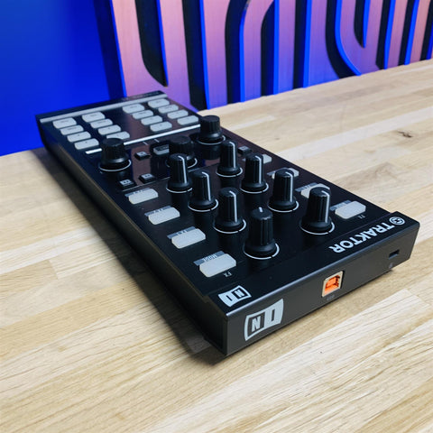 Native Instruments Traktor X1 MK2 DJ Controller