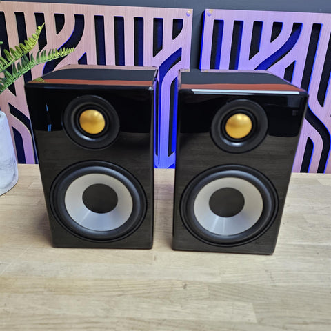 Monitor Audio Radius 90 Speakers (Pair) with Wall Brackets