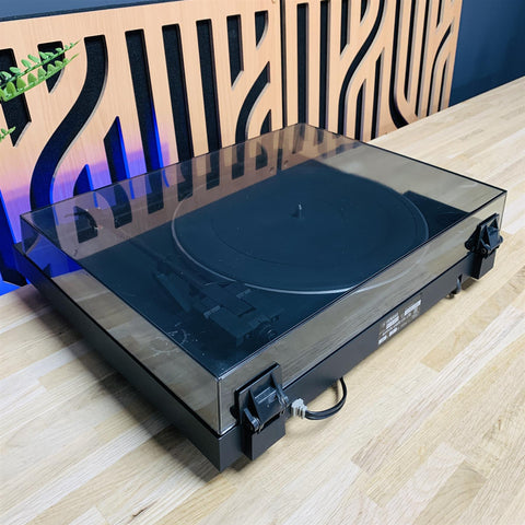 Yamaha P-220 Semi-Automatic Belt-Driven Turntable