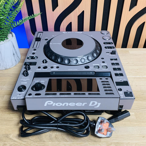 Pioneer CDJ-2000NXS Professional DJ Media Pro Multi Player